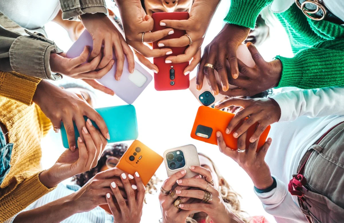 The Illusion of Consensus: How Messaging Apps Fail to Ensure Group Integrity