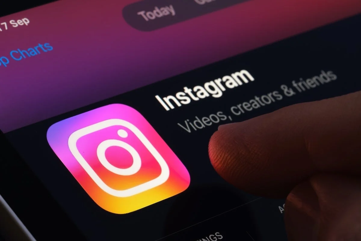 Beyond the Reel: Instagram Shifts Strategy to Long-Form Content with New "Features" Format