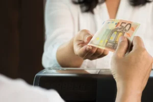 The End of Anonymity: New EU Anti-Money Laundering Regulations Reshape Cash Transactions